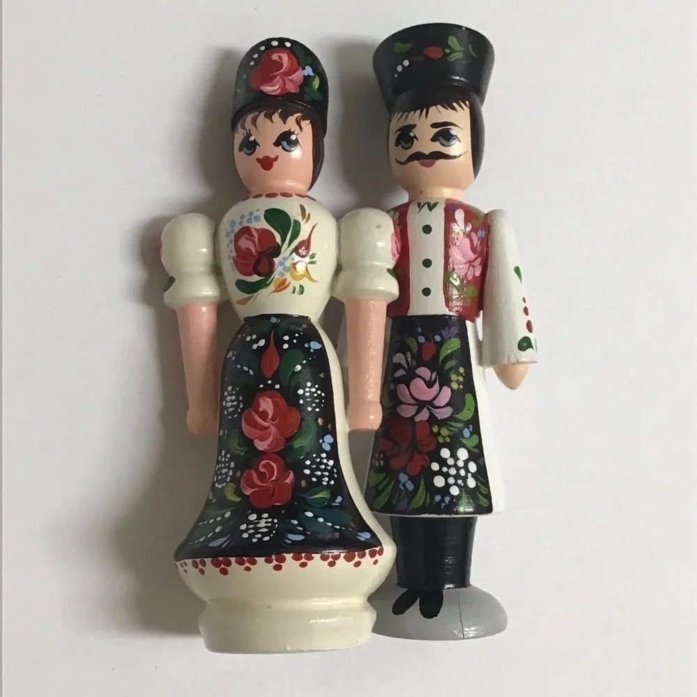 Russian Wooden Dolls Figurines PAIR Hand Painted Souvenir White Floral Vintage